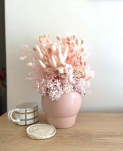 Load image into Gallery viewer, Dried Flowers - Betty Betty
